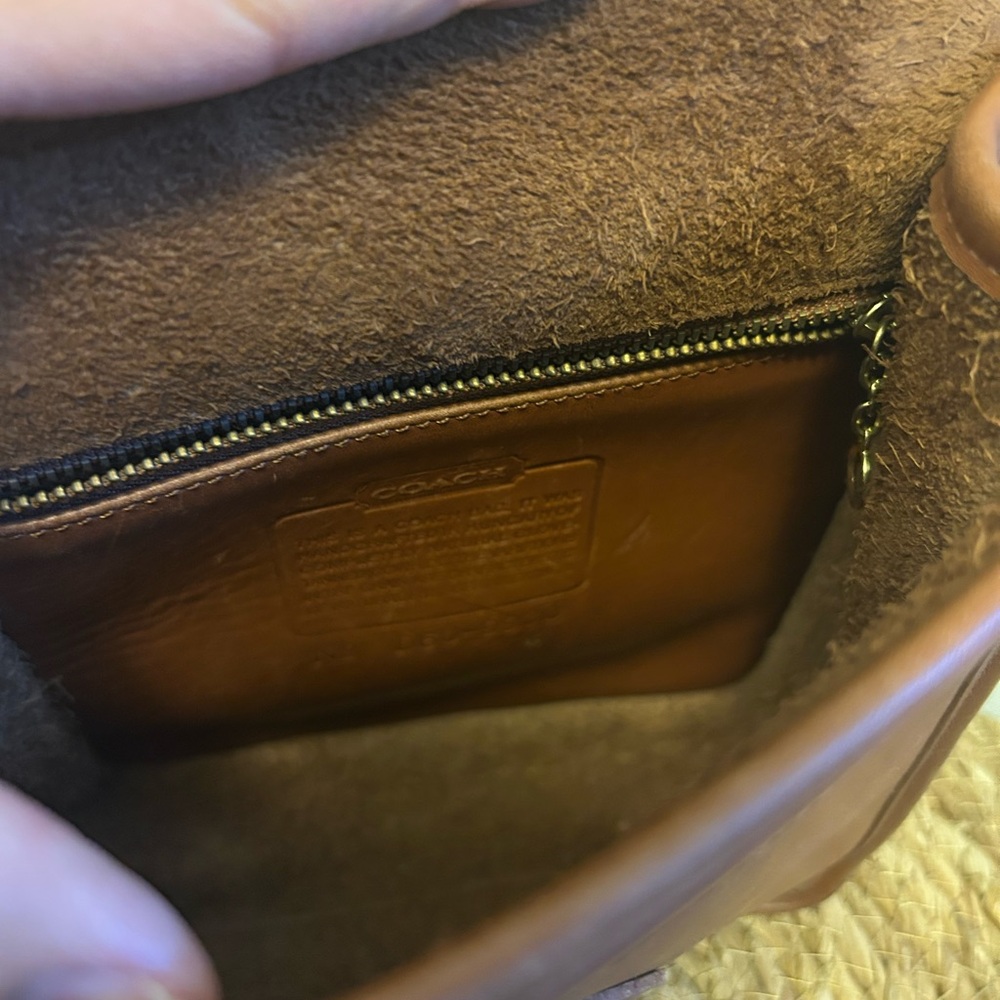 SOLD! ๐ค Vintage Coach Leather Crossbody Bag with Turn Lock - Picture 8 of 11